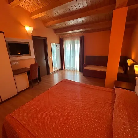 Vienna Hotel 3*