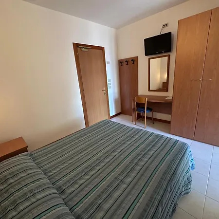 מלון Vienna 3*